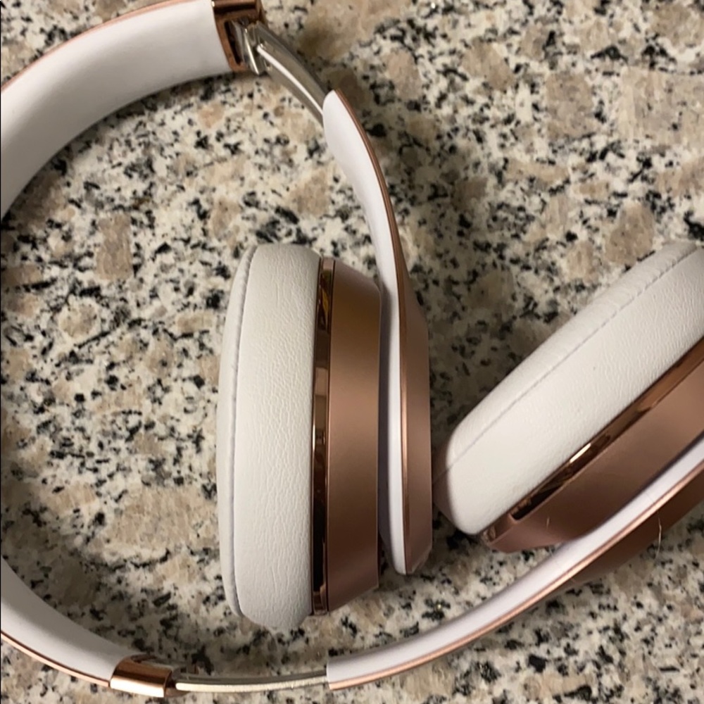 Beats Wireless - image 2